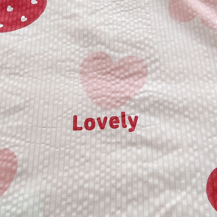 91家纺网 家纺一手货源 找家纺 富之航 2024新款时尚舒适泡泡棉夏被四件套粉爱心