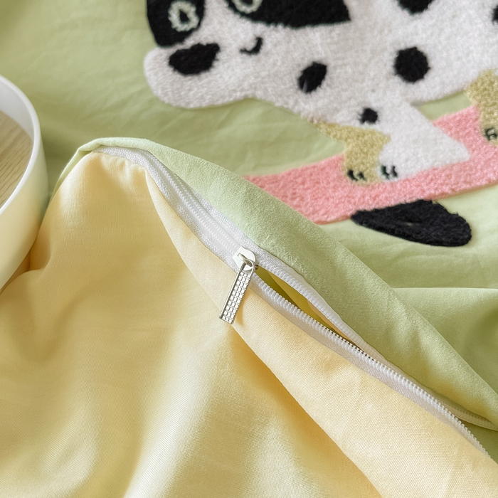 91家纺网 家纺一手货源 找家纺 梵克保罗 2024新款卡通水洗棉毛巾绣四件套 浅绿配米黄