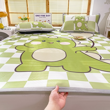 91家纺网 家纺一手货源 找家纺 栩裕纺织 2024新款数码印花1200D碳光牛奶冰丝席 格子恐龙