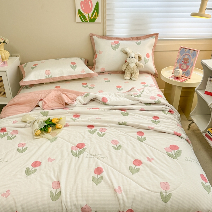 91家纺网 家纺一手货源 找家纺 沐慕 2024新款小清新华夫格印花冰藤夏被四件套 华夫格-粉嫩郁金香