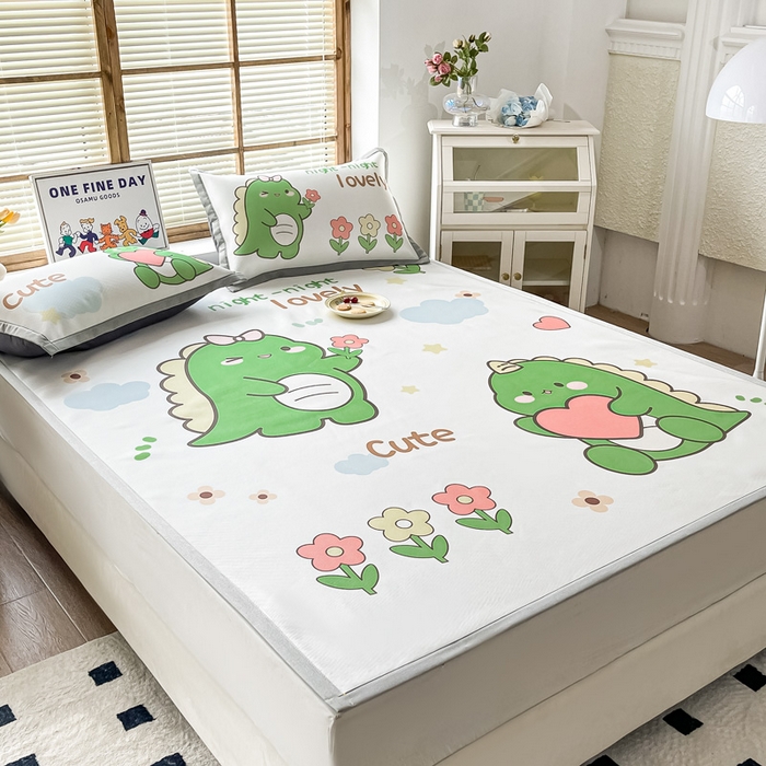 91家纺网 家纺一手货源 找家纺 栩裕纺织 2025款数码印花1200D碳光牛奶冰丝凉席 爱心恐龙