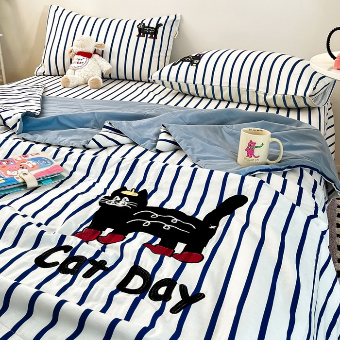 91家纺网 家纺一手货源 找家纺 雅居纺家纺 2024新款全棉绣花夏被可配同款老粗布四件套 夏被-小猫咪