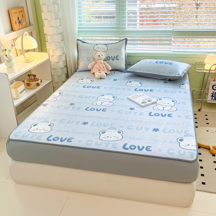 91家纺网 家纺一手货源 找家纺 沐慕 2024新款小清新印花冰藤床笠系列 床笠-字母萌宝