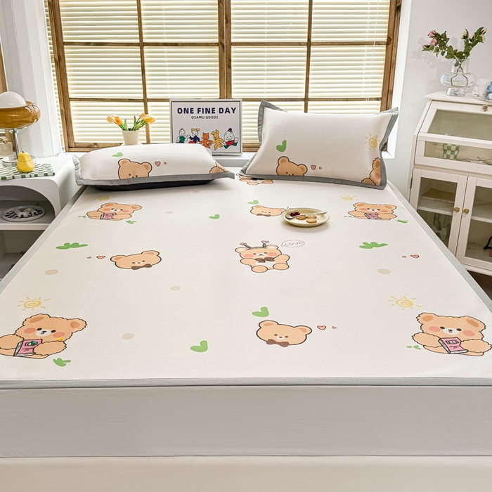 91家纺网 家纺一手货源 找家纺 栩裕纺织 2025款数码印花1200D碳光牛奶冰丝凉席 班尼熊