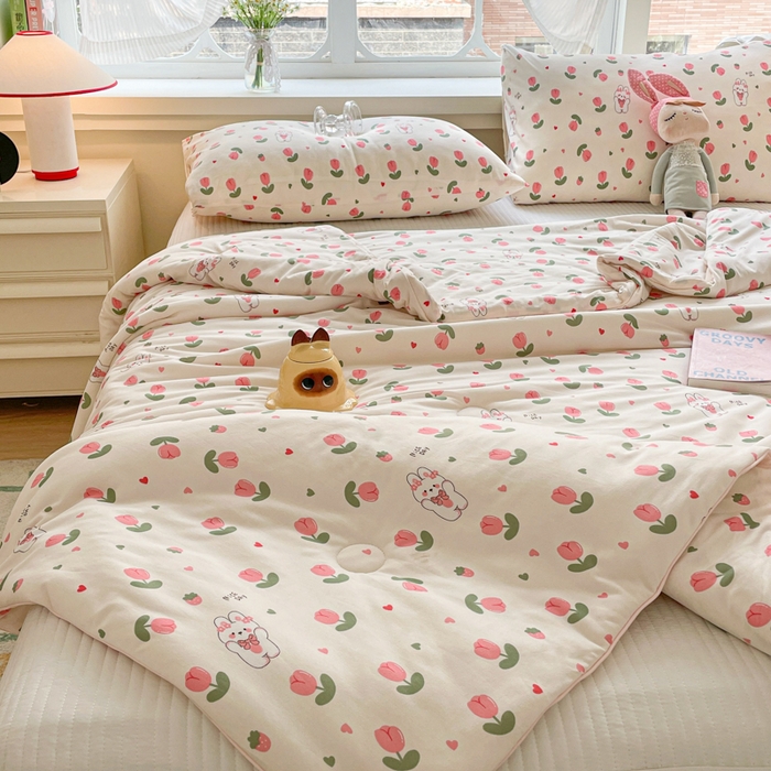 91家纺网 家纺一手货源 找家纺 沐慕 2024新款小清新加厚亲肤针织棉夏被 郁金香兔