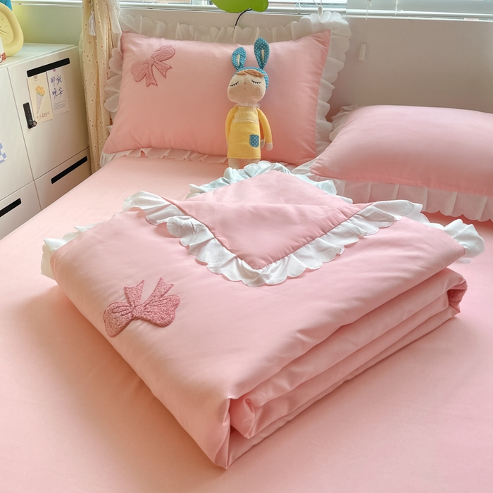 91家纺网 家纺一手货源 找家纺 沐慕 2024新款毛巾绣印花夏被四件套 蝴蝶结-粉