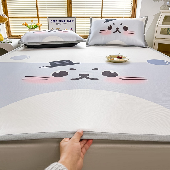 91家纺网 家纺一手货源 找家纺 栩裕纺织 2025款数码印花1200D碳光牛奶冰丝凉席 猫先生