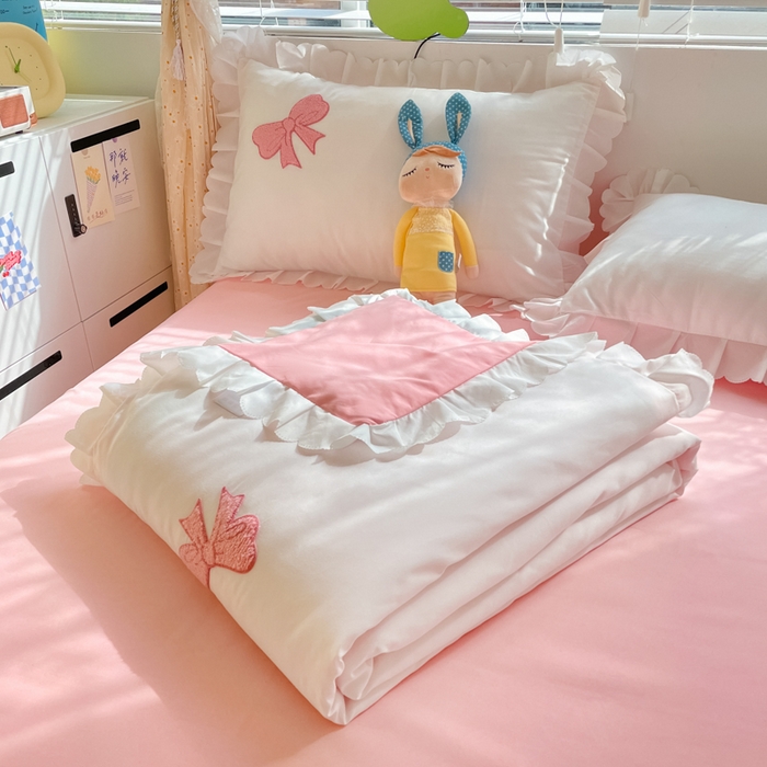 91家纺网 家纺一手货源 找家纺 沐慕 2024新款毛巾绣印花夏被四件套 蝴蝶结-白