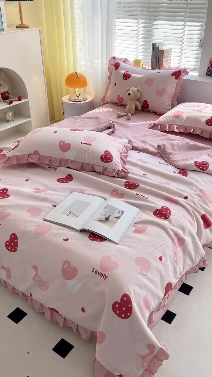 91家纺网 家纺一手货源 找家纺 富之航 2024新款时尚舒适泡泡棉夏被四件套粉爱心