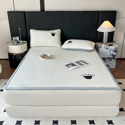 91家纺网 家纺一手货源 找家纺 子曰 2024新款PE中分子凉席 米白平铺款