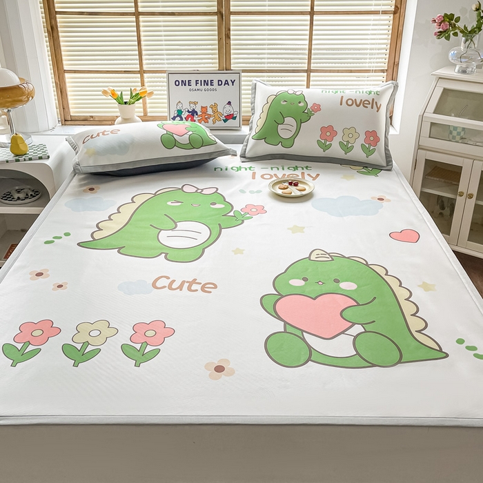 91家纺网 家纺一手货源 找家纺 栩裕纺织 2025款数码印花1200D碳光牛奶冰丝凉席 爱心恐龙