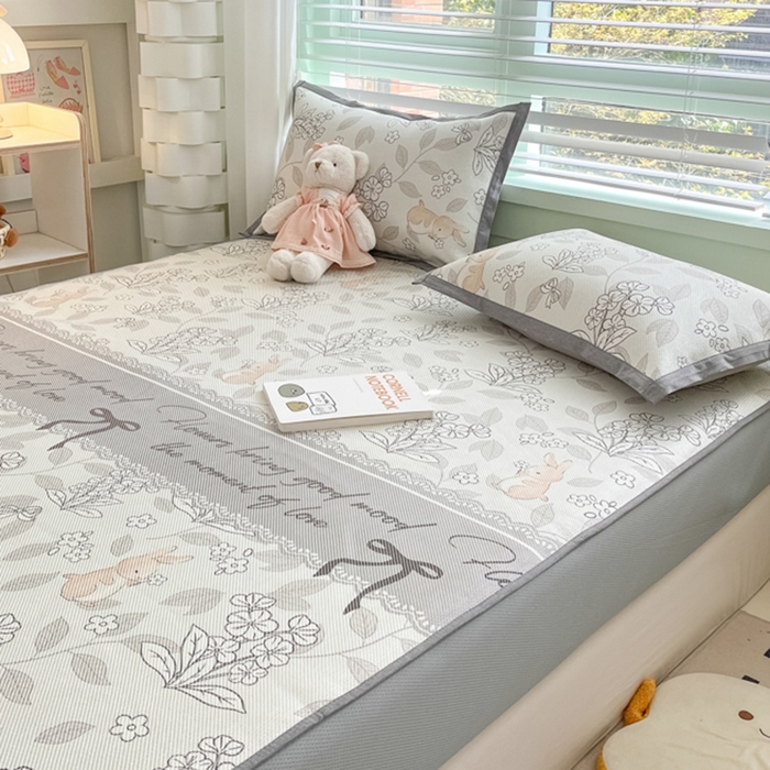 91家纺网 家纺一手货源 找家纺 沐慕 2024新款小清新印花冰藤床笠系列 床笠-秘境花园