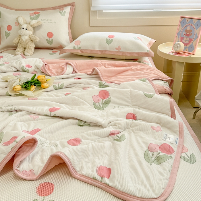 91家纺网 家纺一手货源 找家纺 沐慕 2024新款小清新华夫格印花冰藤夏被四件套 华夫格-粉嫩郁金香