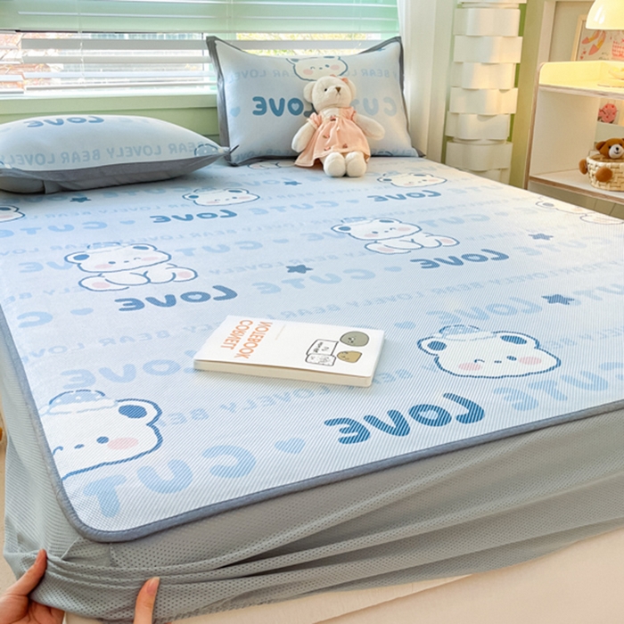 91家纺网 家纺一手货源 找家纺 沐慕 2024新款小清新印花冰藤床笠系列 床笠-字母萌宝