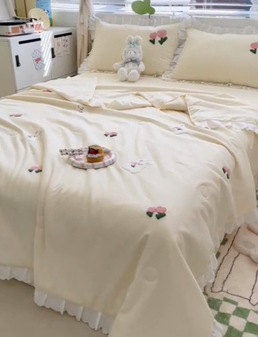 91家纺网 家纺一手货源 找家纺 沐慕 2024新款毛巾绣印花夏被四件套 花花白兔-黄
