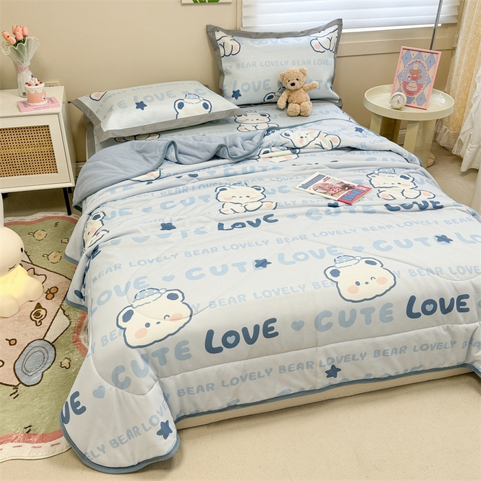 91家纺网 家纺一手货源 找家纺 沐慕 2024新款小清新华夫格印花冰藤夏被四件套 华夫格-字母萌宝