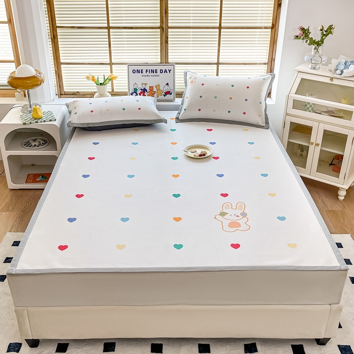 91家纺网 家纺一手货源 找家纺 栩裕纺织 2025款数码印花1200D碳光牛奶冰丝凉席 甜心小兔