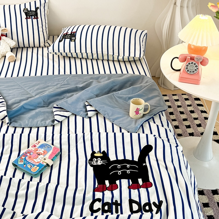 91家纺网 家纺一手货源 找家纺 雅居纺家纺 2024新款全棉绣花夏被可配同款老粗布四件套 夏被-小猫咪