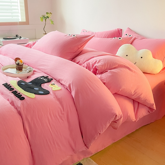 91家纺网 家纺一手货源 找家纺 梵克保罗 2024新款卡通水洗棉毛巾绣四件套 可爱猫-粉