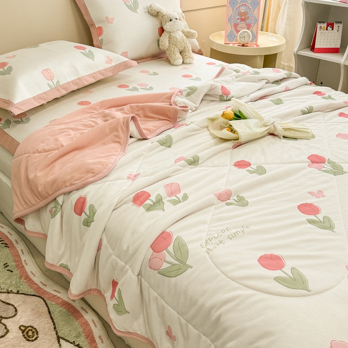 91家纺网 家纺一手货源 找家纺 沐慕 2024新款小清新华夫格印花冰藤夏被四件套 华夫格-粉嫩郁金香