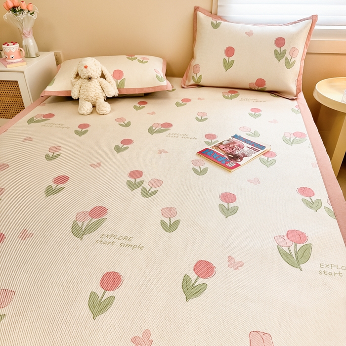 91家纺网 家纺一手货源 找家纺 沐慕 2024新款小清新印花冰藤席空调席系列 冰藤-粉嫩郁金香