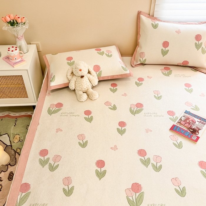 91家纺网 家纺一手货源 找家纺 沐慕 2024新款小清新印花冰藤席空调席系列 冰藤-粉嫩郁金香