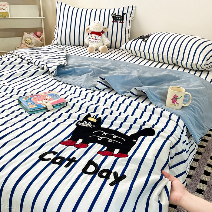 91家纺网 家纺一手货源 找家纺 雅居纺家纺 2024新款全棉绣花夏被可配同款老粗布四件套 夏被-小猫咪