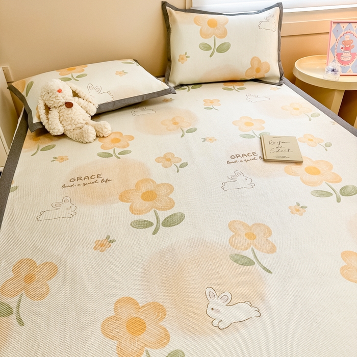 91家纺网 家纺一手货源 找家纺 沐慕 2024新款小清新印花冰藤席空调席系列 冰藤-花漾兔