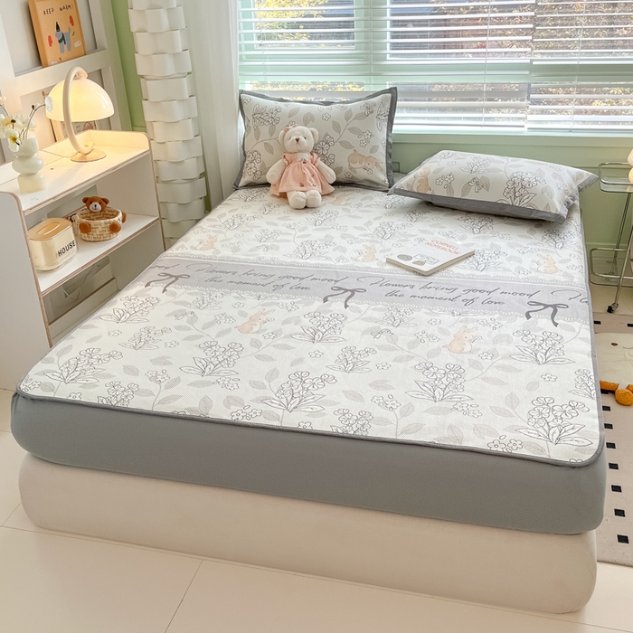 91家纺网 家纺一手货源 找家纺 沐慕 2024新款小清新印花冰藤床笠系列 床笠-秘境花园