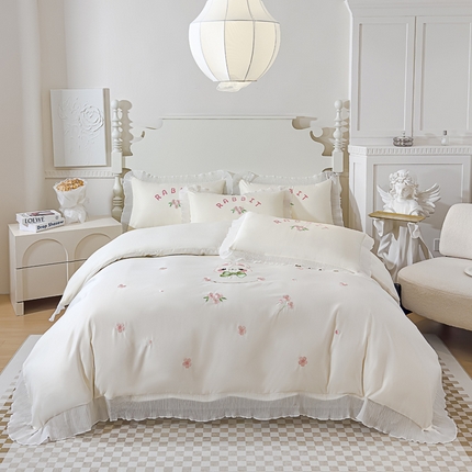 91家纺网 家纺一手货源 找家纺 菲儿家纺 2024新款水洗真丝花边刺绣四件套-萌萌兔系列 萌萌兔慕白