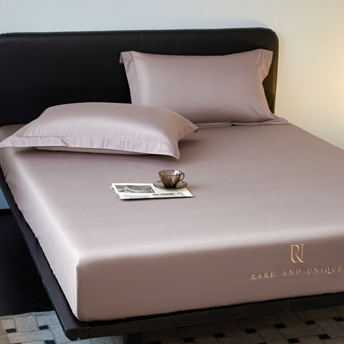 91家纺网 家纺一手货源 找家纺 秀色家纺 2025新款50支贡缎刺绣床笠单件全棉纯棉床罩三件套防滑床单床垫套罩轻奢 UR-粉末白