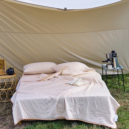 91家纺网 家纺一手货源 找家纺 简煦家居 2025新款可水洗全棉棉花被子夏季家用空调被芯 棕棉细条