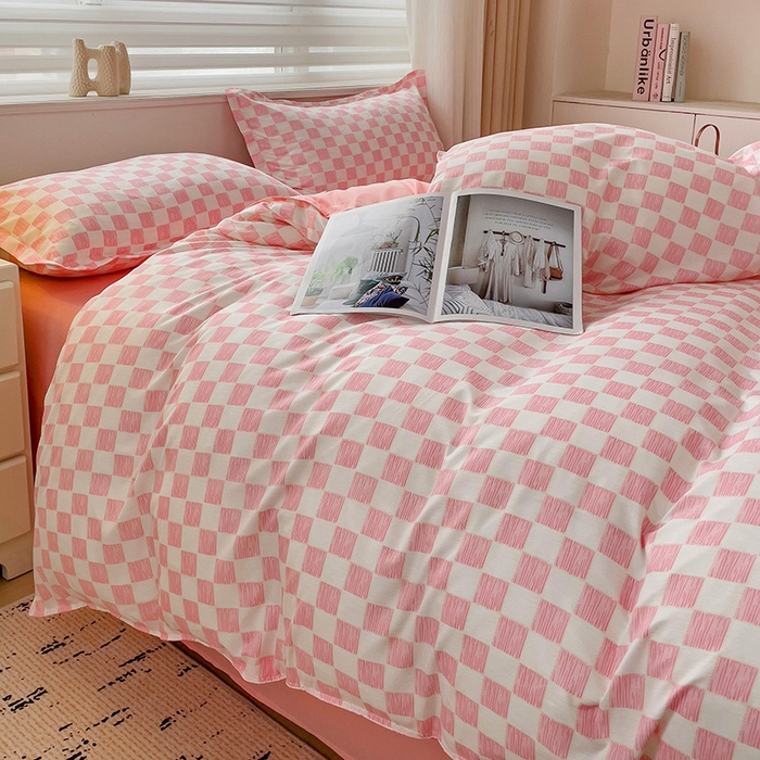 91家纺网 家纺一手货源 找家纺 楠沐家纺 2025新款亲肤柔软水洗棉磨毛四件套 棋盘格粉