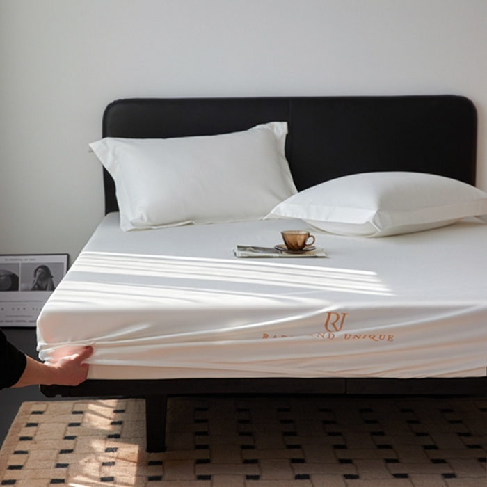 91家纺网 家纺一手货源 找家纺 秀色家纺 2025新款50支贡缎刺绣床笠单件全棉纯棉床罩三件套防滑床单床垫套罩轻奢 UR-皓月白