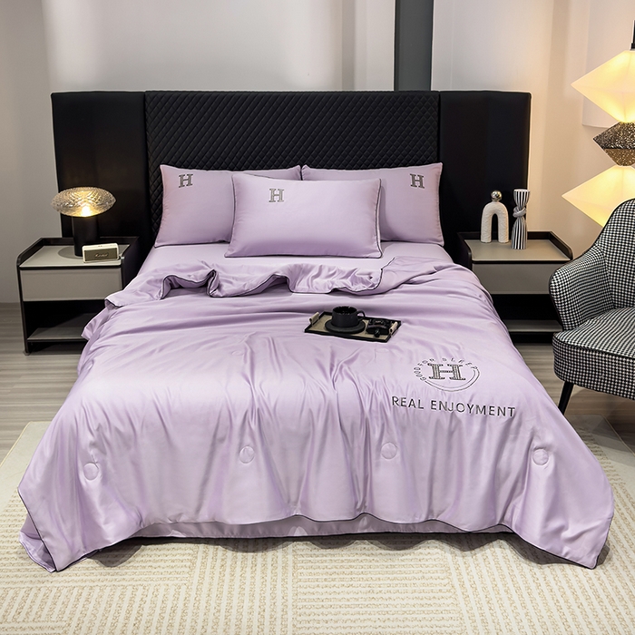 91家纺网 家纺一手货源 找家纺 星航家纺 2025新款轻奢夏被四件套晾感冰丝空调被水洗冰丝夏被 葡萄紫