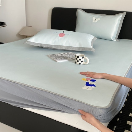 91家纺网 家纺一手货源 找家纺 三味舒屋2025新款凉感抗菌防螨毛巾绣印花冰丝养生席（新升级7A抗菌）床笠款 小白熊