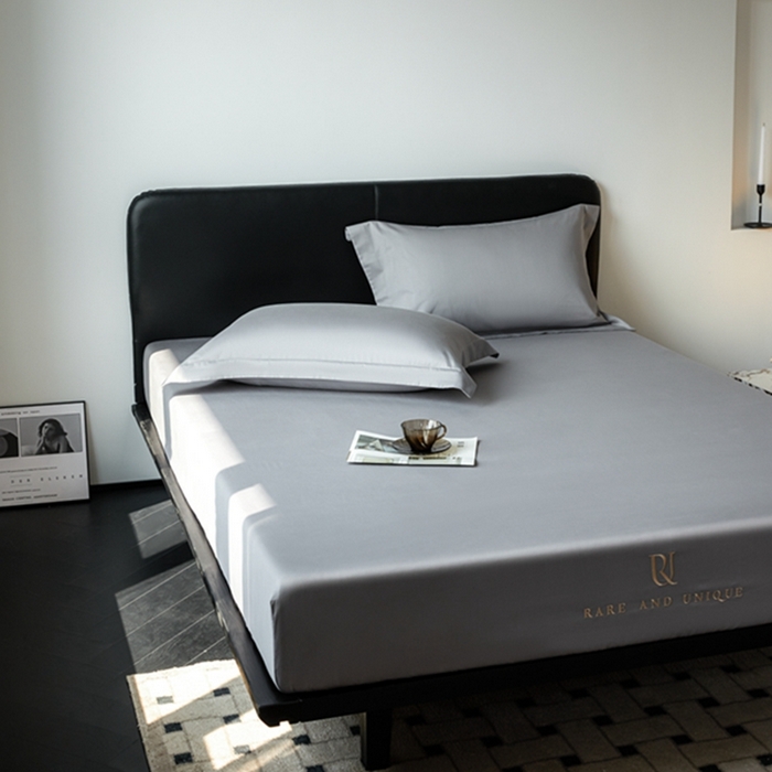 91家纺网 家纺一手货源 找家纺 秀色家纺 2025新款50支贡缎刺绣床笠单件全棉纯棉床罩三件套防滑床单床垫套罩轻奢 UR-典雅灰