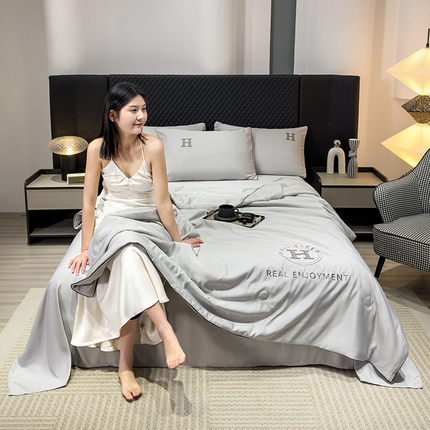 91家纺网 家纺一手货源 找家纺 （总）星航家纺 2025新款轻奢夏被四件套晾感冰丝空调被水洗冰丝夏被