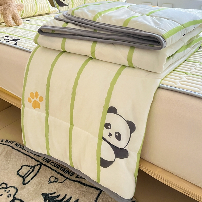 91家纺网 家纺一手货源 找家纺 沐慕 2024新款小清新凉感丝夏被四件套空调被夏季被芯 熊猫嘟嘟