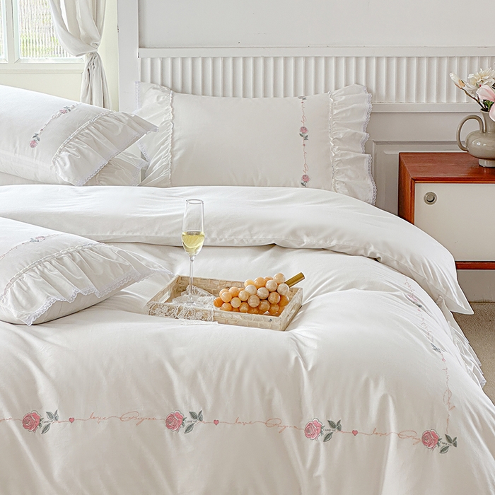 91家纺网 家纺一手货源 找家纺 亲亲公主 2025新款亲肤舒适全棉绣花公主风四件套-彩色玫瑰 珍珠白