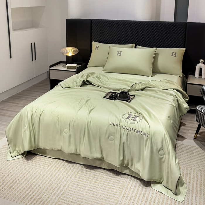 91家纺网 家纺一手货源 找家纺 星航家纺 2025新款轻奢夏被四件套晾感冰丝空调被水洗冰丝夏被 豆沙绿