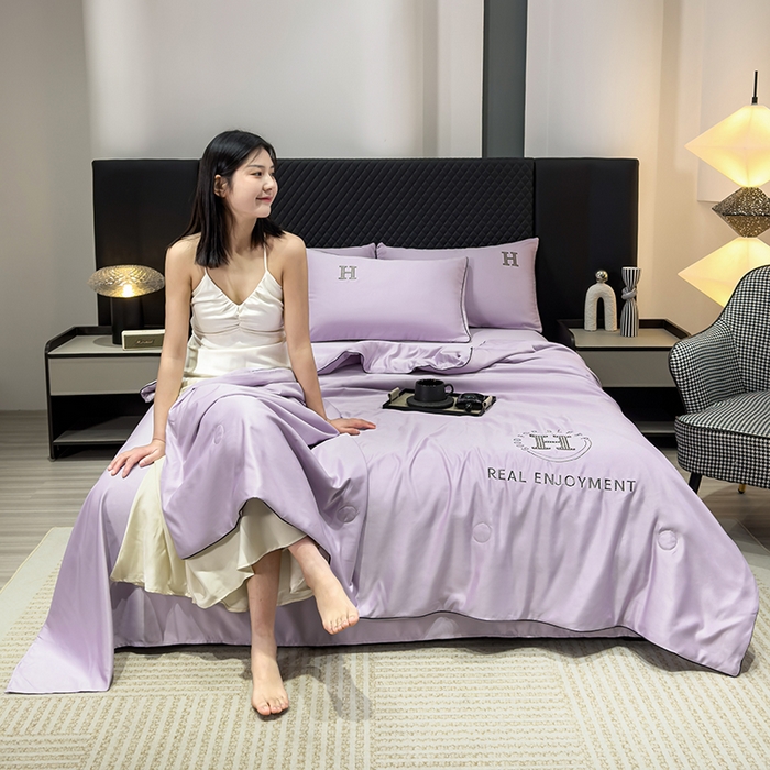 91家纺网 家纺一手货源 找家纺 星航家纺 2025新款轻奢夏被四件套晾感冰丝空调被水洗冰丝夏被 葡萄紫