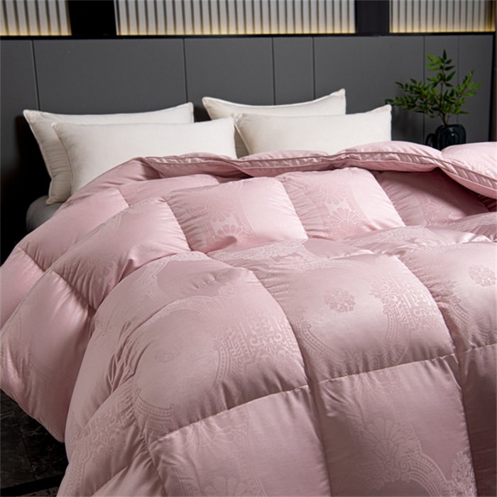 91家纺网 家纺一手货源 找家纺 御眠纺 2024新款高端鹅绒被超柔软超静音羽绒被 皇提花清新粉