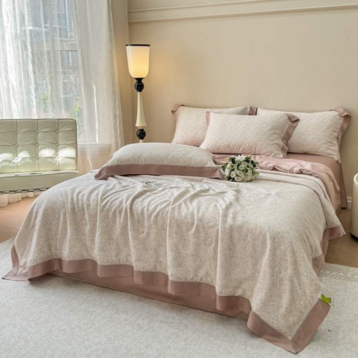 91家纺网 家纺一手货源 找家纺 若未2025新款法式莱赛尔天丝印花镂空夏被和夏被四件套 歌曼（桔）