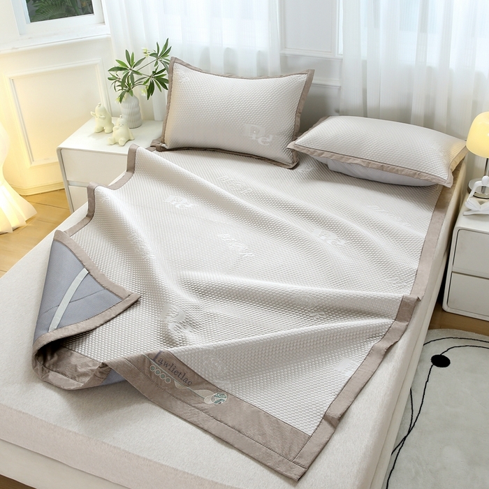 91家纺网 家纺一手货源 找家纺 青雅 2025新款凉感因子凉豆豆凉席 字母-香槟