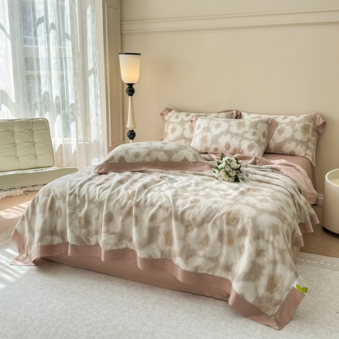 91家纺网 家纺一手货源 找家纺 若未2025新款法式莱赛尔天丝印花镂空夏被和夏被四件套 北海道花季