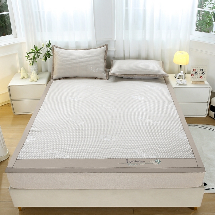 91家纺网 家纺一手货源 找家纺 青雅 2025新款凉感因子凉豆豆凉席 字母-香槟