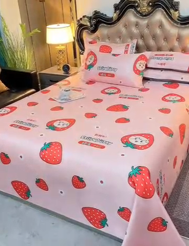 91家纺网 家纺一手货源 找家纺 梵克保罗 2024新款印花冰丝凉席套件-系列一 甜心草莓