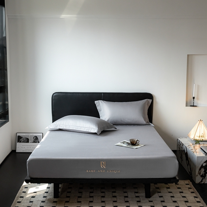 91家纺网 家纺一手货源 找家纺 秀色家纺 2025新款50支贡缎刺绣床笠单件全棉纯棉床罩三件套防滑床单床垫套罩轻奢 UR-典雅灰