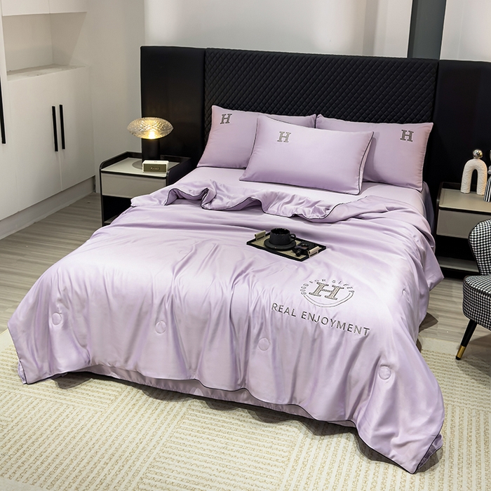 91家纺网 家纺一手货源 找家纺 星航家纺 2025新款轻奢夏被四件套晾感冰丝空调被水洗冰丝夏被 葡萄紫